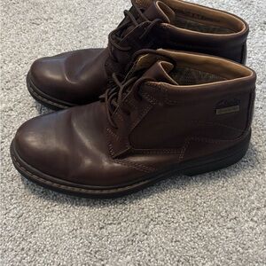 Clark’s Rockie Hi GoreTex Waterproof Brown Leather Chukka Boot - Men’s Size 8